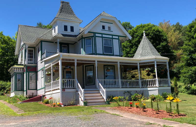 Exterior view of Antique Rose Inn.