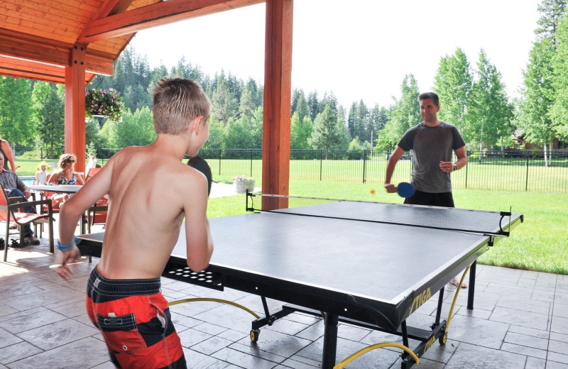 Family playing ping pong at Mountain Springs Lodge.