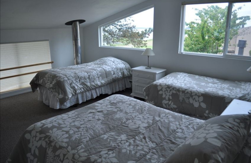 Townhouse bedroom at Smuggler's Villa Resort.