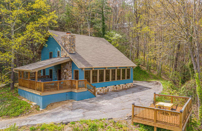 Exterior view of American Patriot Getaways - Ober The Top Views.