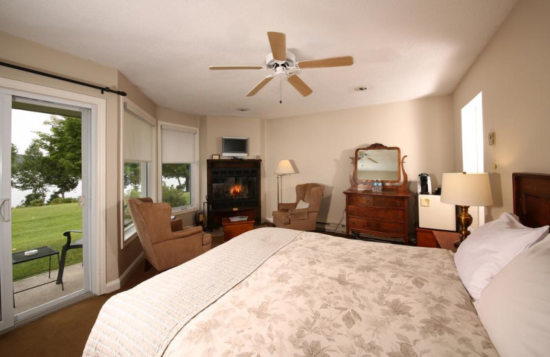 Guest room at Sir Sam's Inn and WaterSpa.
