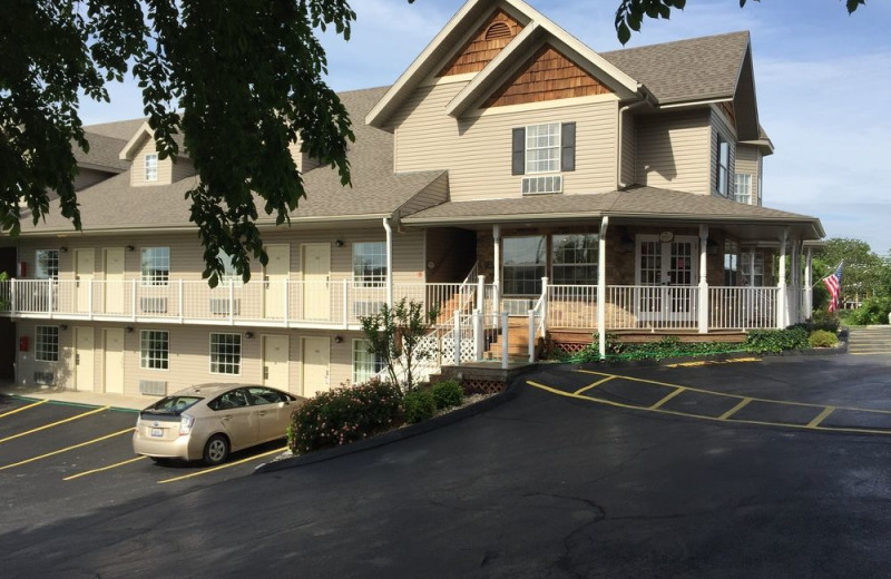 Exterior view of Branson Gazebo Inn.