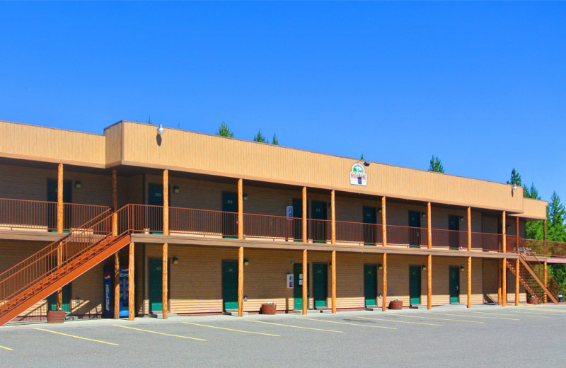 Hotel exterior view of Sawtelle Mountain Resort.