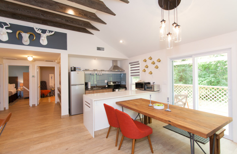 Cottage kitchen at Interlaken Resort 