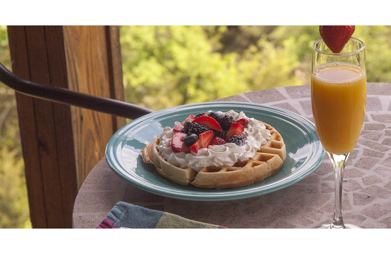 Breakfast at Beaver Lakefront Cabins.