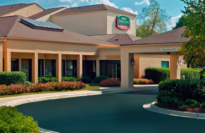 Exterior view of Courtyard by Marriott Charlotte Arrowood.