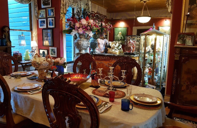 Dining room at Noe's Nest Bed 