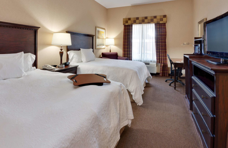 Guest room at Hampton Inn and Suites Sacramento Airport Natomas.