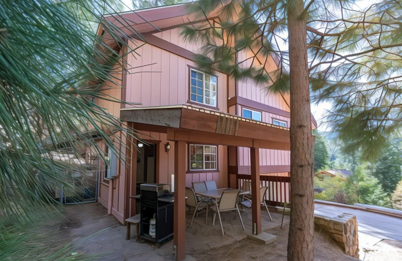 Cottage exterior at Cozy Bear Cottages.