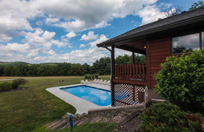 Chalet outdoor pool at Old Man's Cave Chalets.