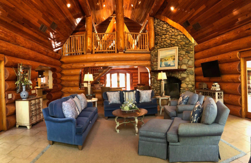 Guest living room at Log Country Cove.