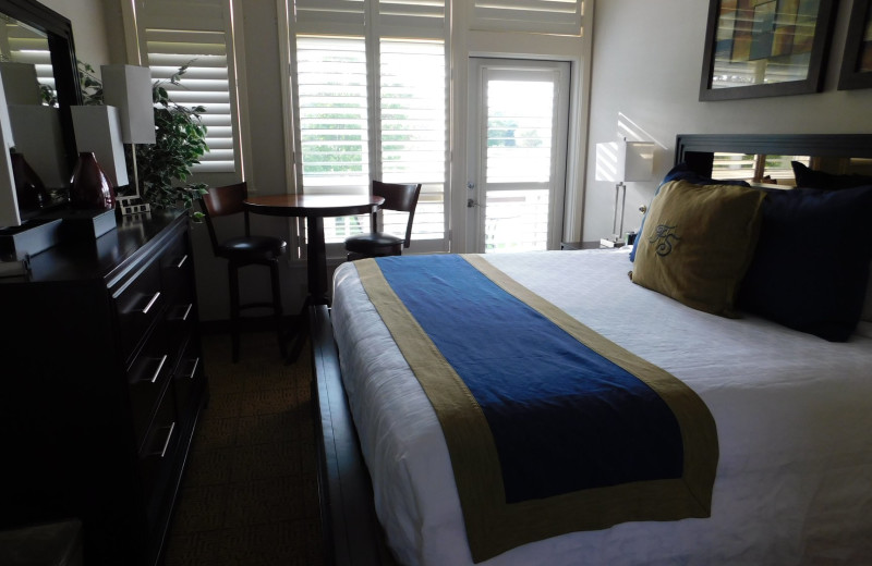 Guest room at Fairway Suites At Peek'n Peak Resort.