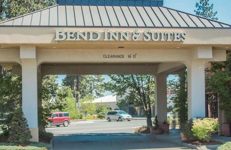 Exterior view of Bend Inn & Suites.