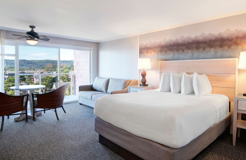 Guest room at Hallmark Resort & Spa Cannon Beach.