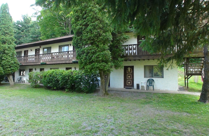 Exterior view of Crystal Brook Resort.