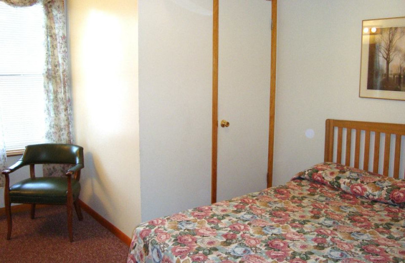 Guest Room at Glen Falls House