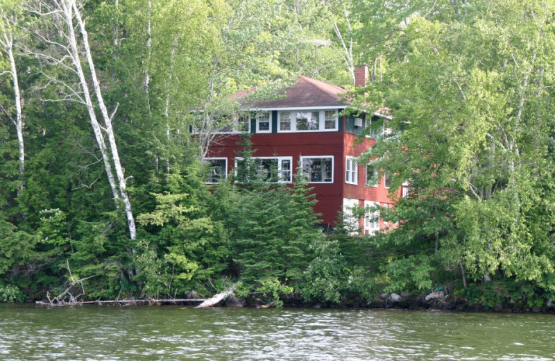 Lake home rental at Lakewoods Resort.