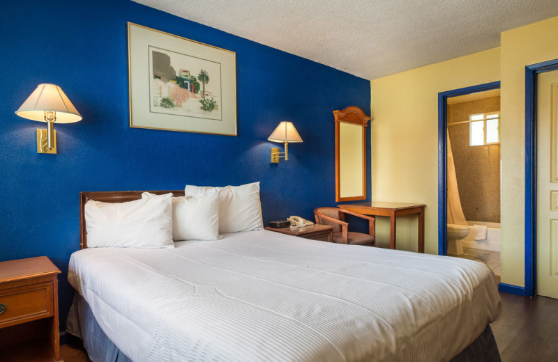 Guest room at Aqua Breeze Inn.