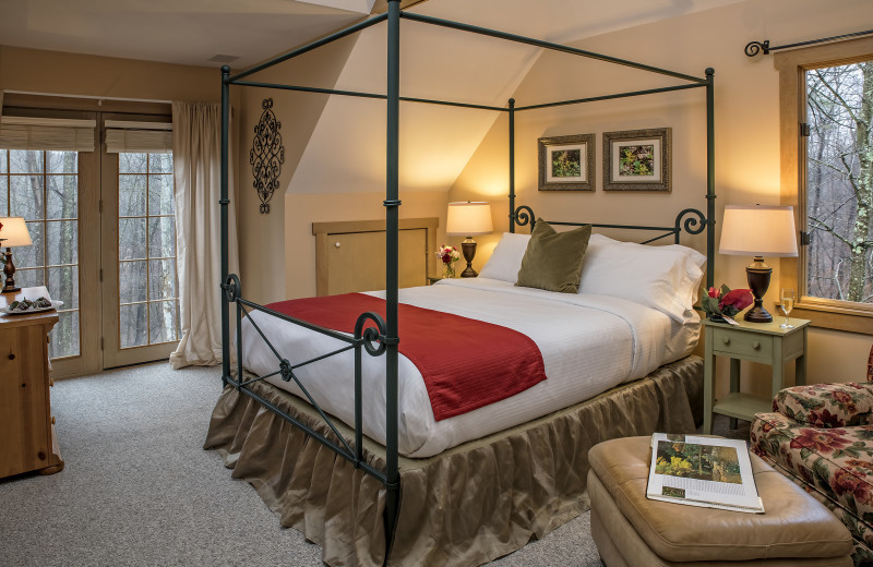 The MacDonald Master Suite bedroom at Glenlaurel, A Scottish Inn & Cottages.