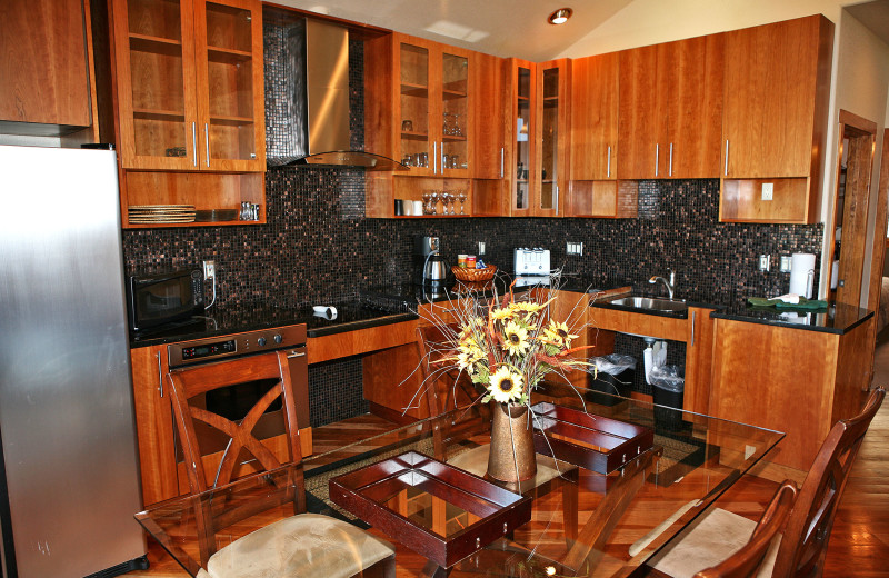 Vacation rental kitchen at Marys Lake Vacation Condos.