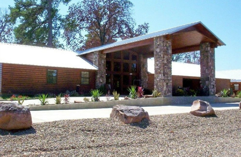 Exterior view of Hochatown Country Lodge.