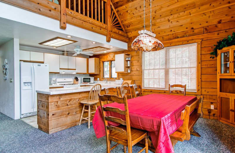 Rental kitchen at Yosemite's Scenic Wonders.