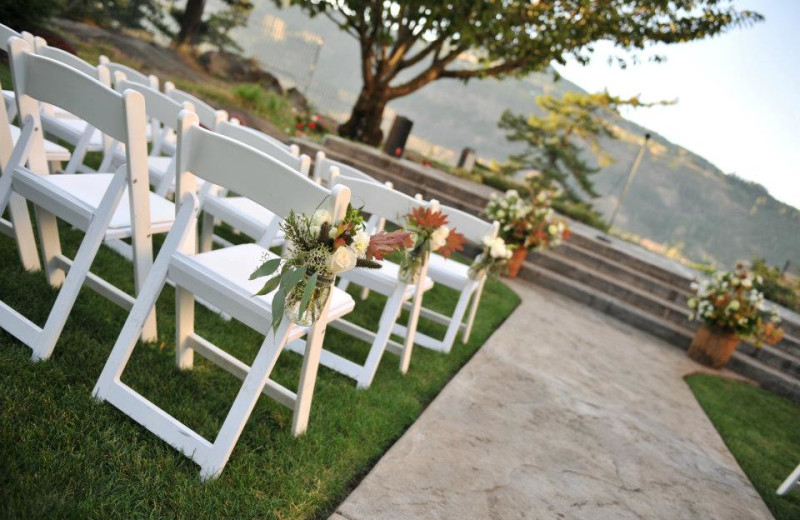 Wedding ceremony at Columbia Gorge Hotel.