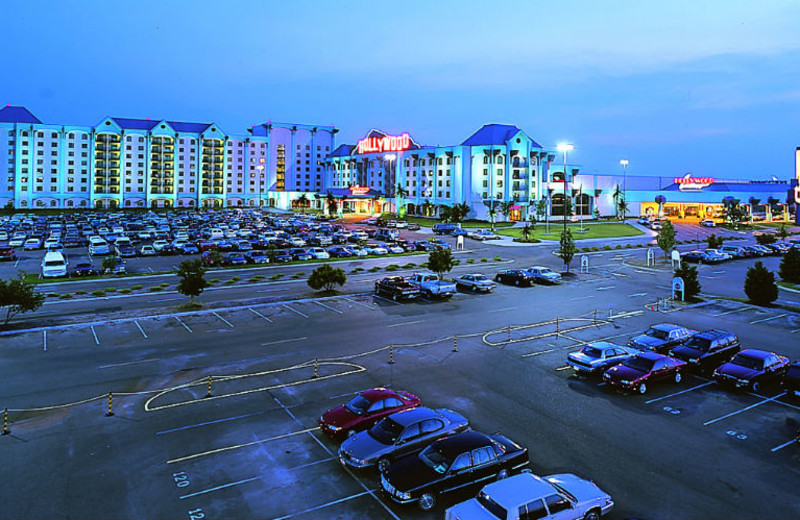 Exterior view of Hollywood Casino Tunica.