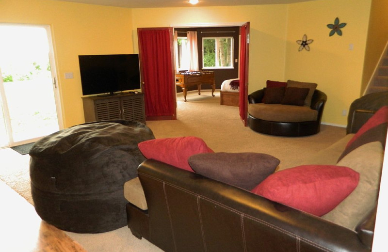 Living room at Blue Mountain Retreat.