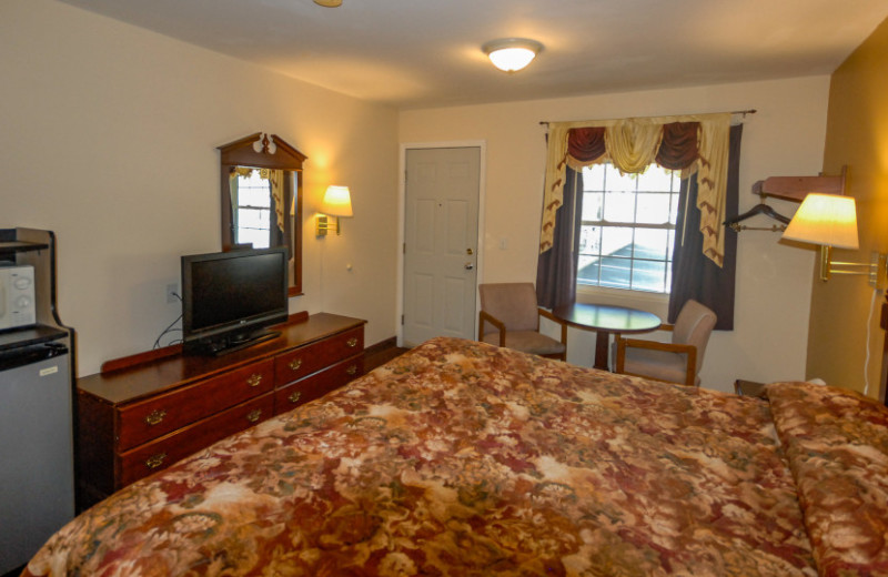 Guest room at Seneca Clipper Inn.