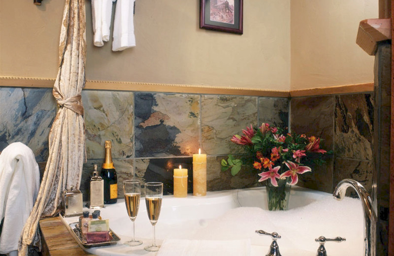 Jacuzzi at Paintbox Lodge
