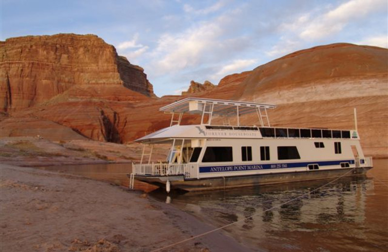 The 70' Titanium exterior houseboat at Antelope Point.