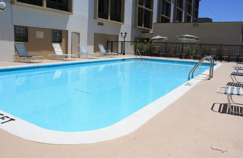 Outdoor pool at Best Western Music Row.