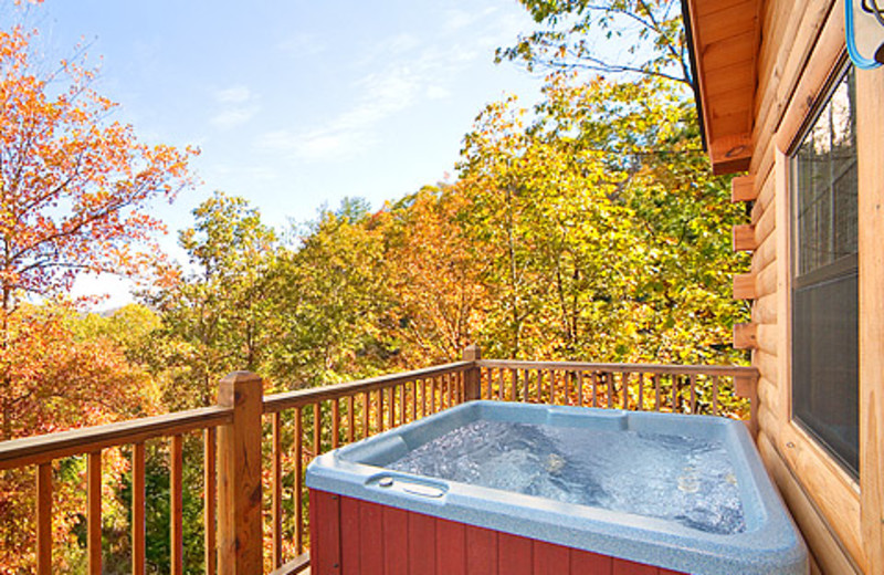 Hot tub at Alpine Mountain Chalets. 