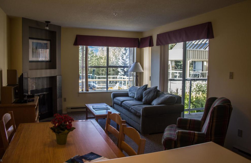 Guest living room at Wildwood Lodge.