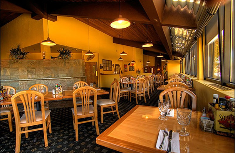 Dining room at Park City Peaks Hotel.