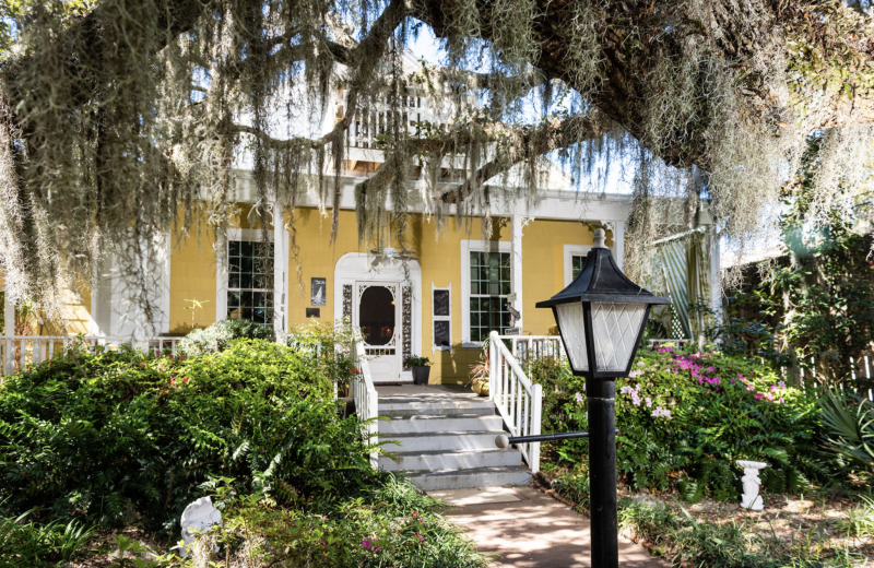 Exterior view of Tybee Island Inn.