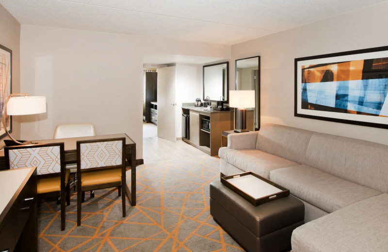 Guest room at Embassy Suites Hotel Cincinnati-Northeast (Blue Ash).