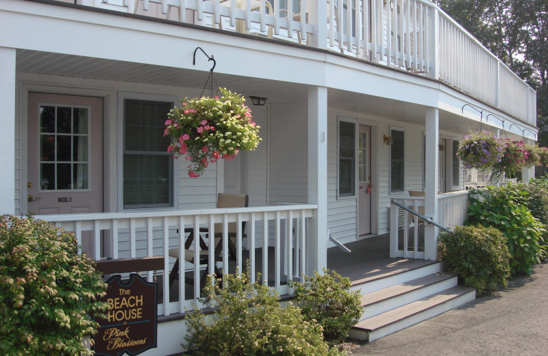 Resort exterior at OgunquitHotels.net.