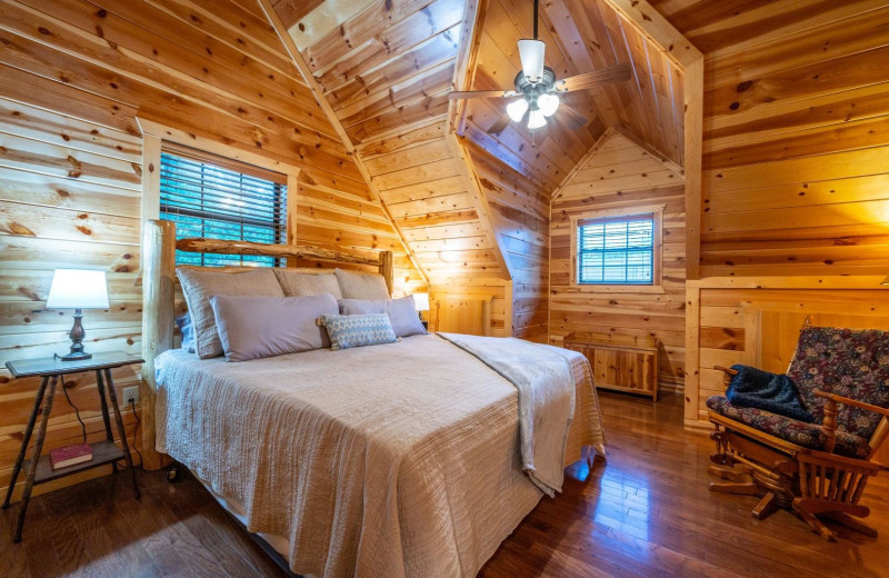 Cabin bedroom at Blue Beaver Luxury Cabins.
