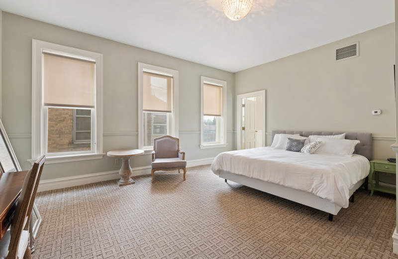 Guest room at Audubon Inn.