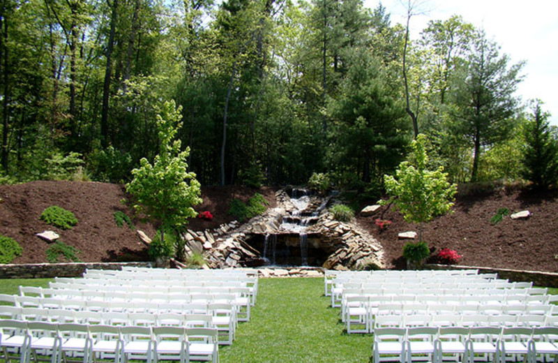 Outdoor wedding at Mountain Lodge & Conference.