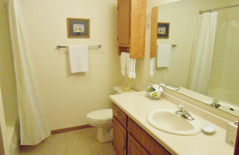 Guest bathroom at Pheasant Park Resort.