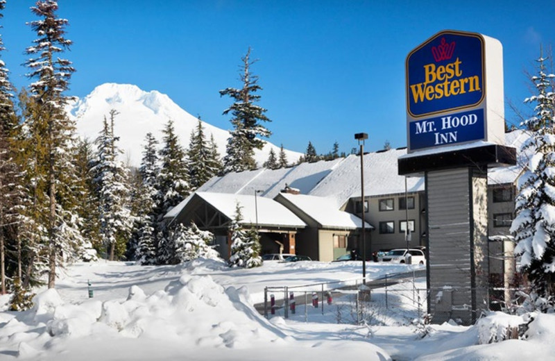 Exterior view of Mt Hood Inn.