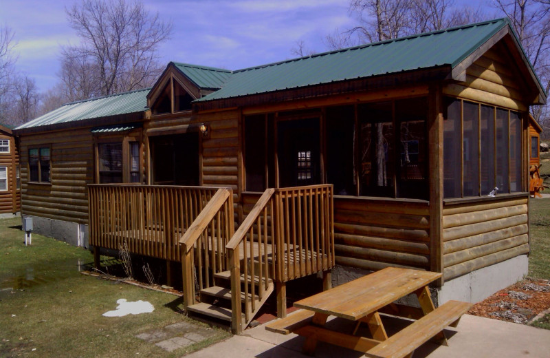 Cabin exterior at Appeldoorn's Sunset Bay Resort.
