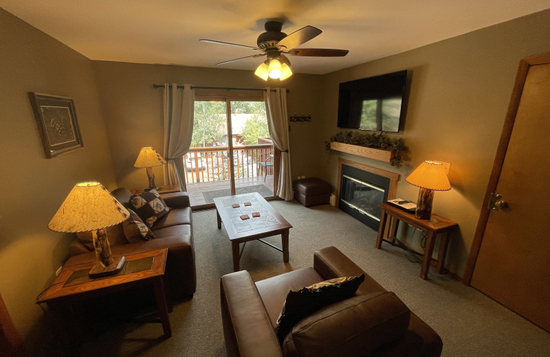 Guest living room at Aspen Winds.