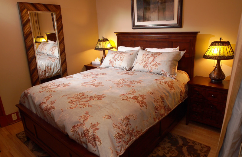 Guest bedroom at Elkhorn Manor.