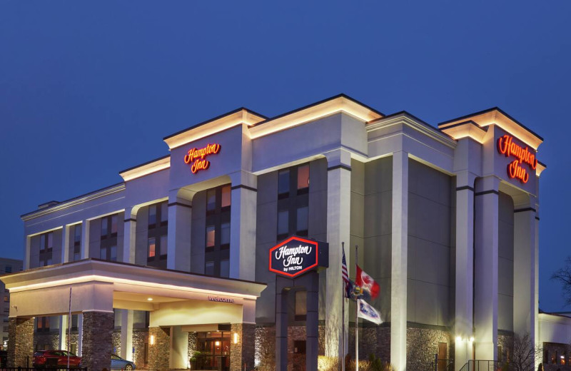 Exterior view of Hampton Inn Niagara Falls.