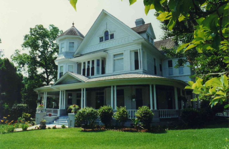 Exterior view of Mc Farlin Bed 