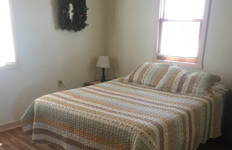Cabin bedroom at Diamond Lake Resort.